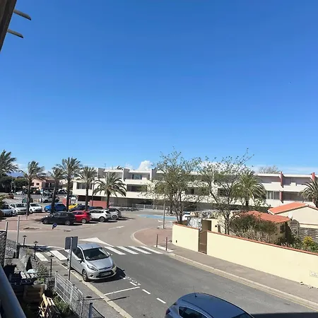 Avec Vue Au Pied De La * سان سيبريان